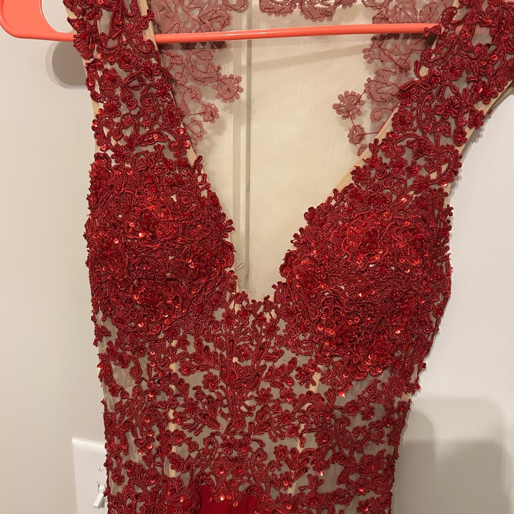 Elegant Red Lace Evening Gown.  Like new - Picture 4 of 15
